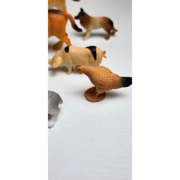 Set of 9 Plastic Farm Animals, Replacement pieces - Picture 7 of 8